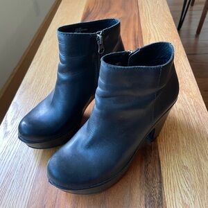 Cork-Eeee heeled booties.